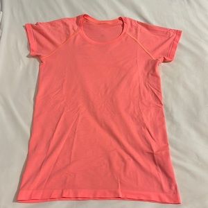 Lululemon Swiftly Tech Short Sleeve 2.0 Size 8